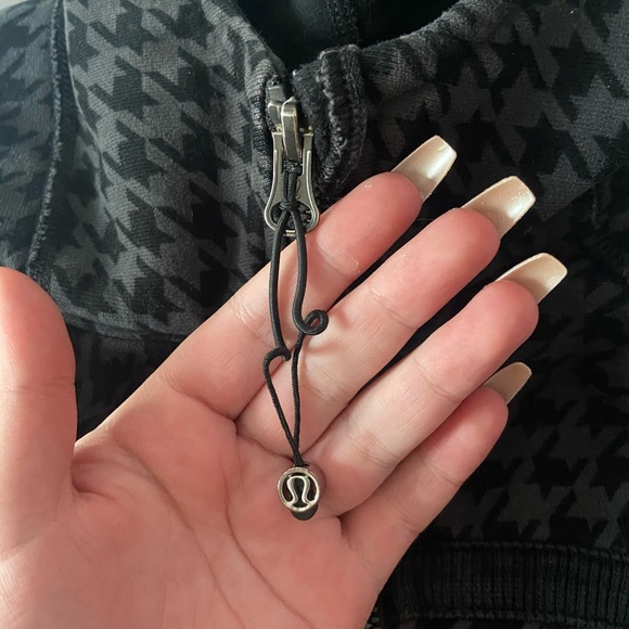 Lululemon Scuba Hoodie 2 - Picture 5 of 5